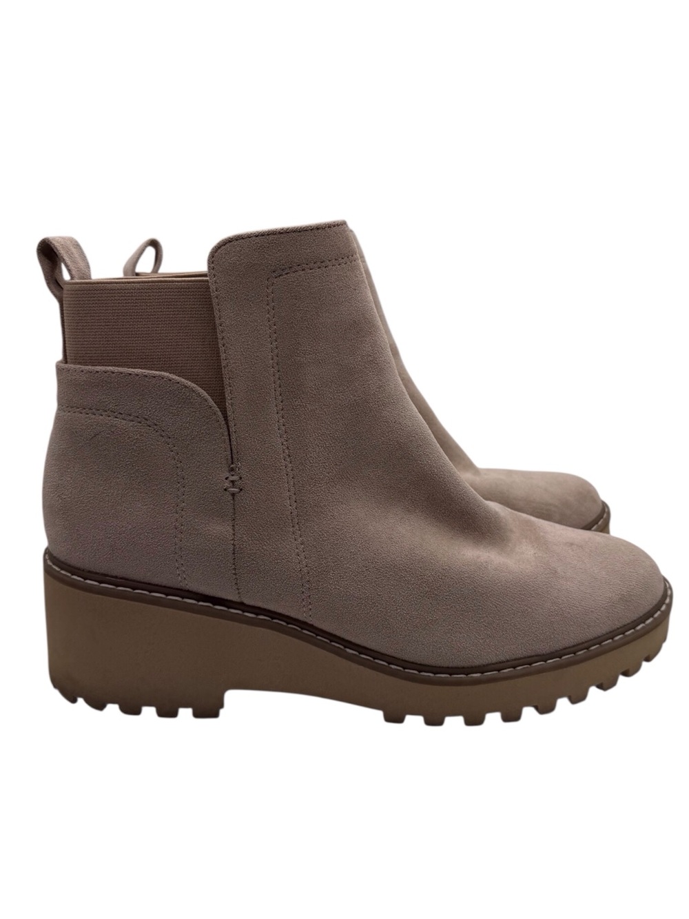 DV Dolce Vita Rielle Chelsea boot lug sole vegan suede women’s size 8.5 EUC